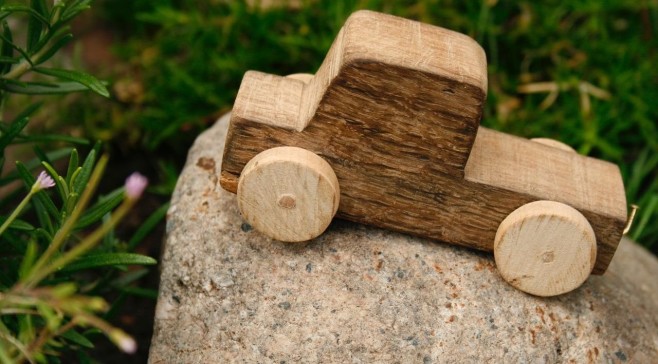 Drewniany samochodzik